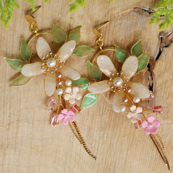 Vintage Clay Flower Earrings Beige Golden