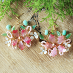 The Vintage Clay Flower Earrings Pink Roisin