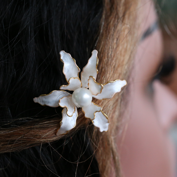 Pearl White Flower Hair Clip